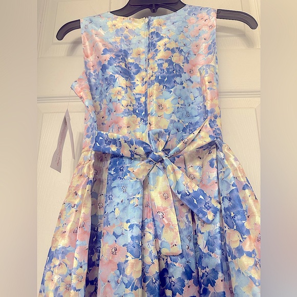 Girls Floral Pattern Dress - Picture 2 of 5